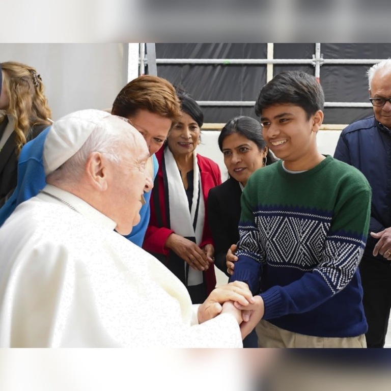 Bei seinem Besuch in Belgien traf Papst Franziskus Flüchtlingsfamilien, die durch die humanitären Korridore nach Belgien gekommen sind